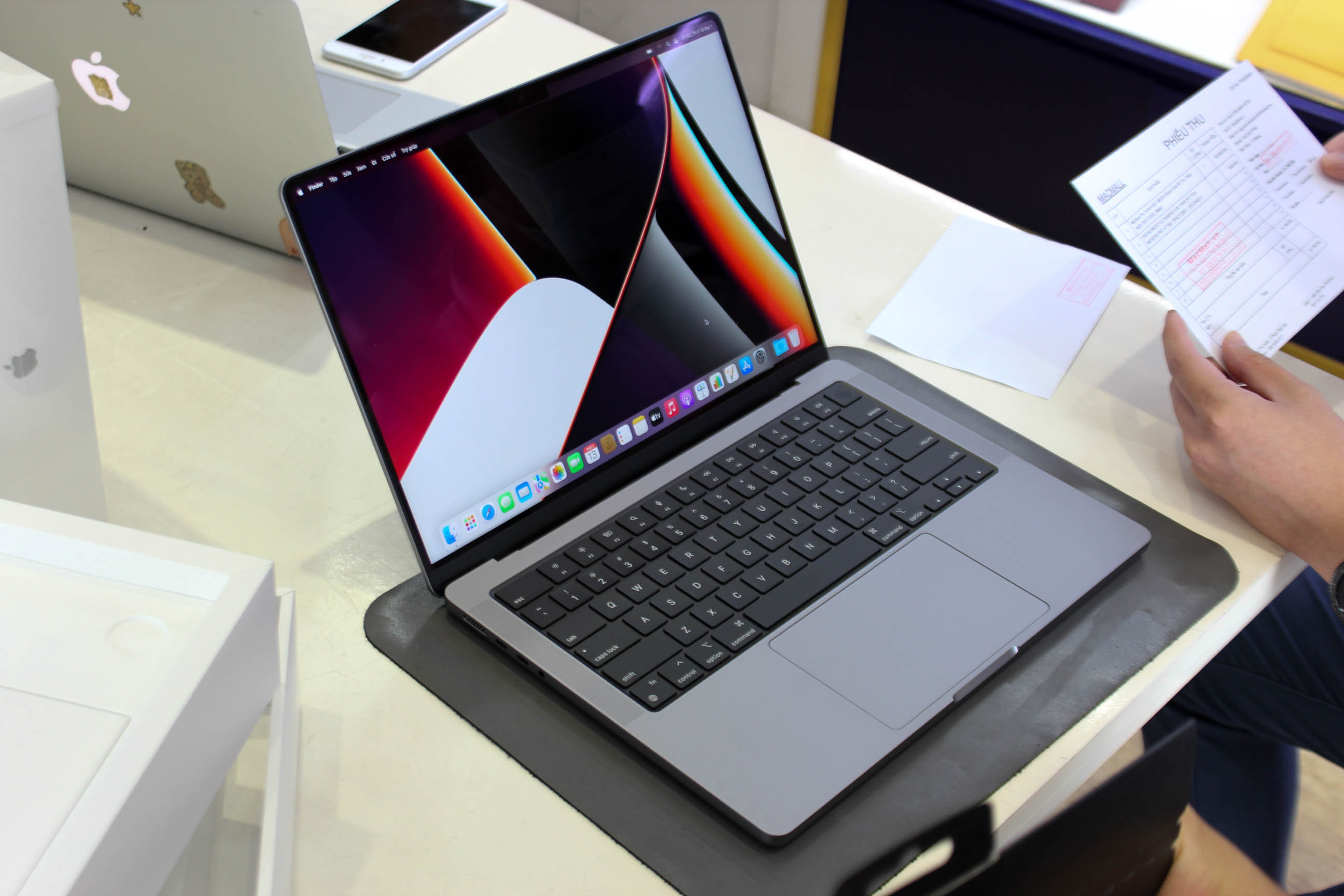 Quái vật hiệu năng MacBook Pro 14 inch 